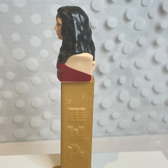 🎉5 for $10- Wonder Woman Pez Dispenser - Picture 5 of 6